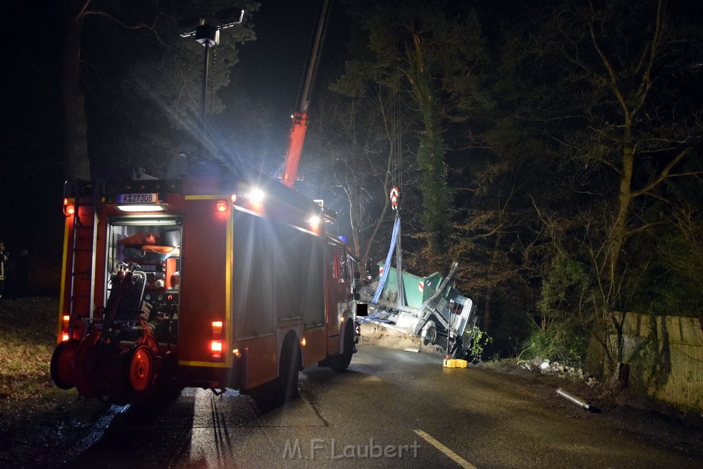 Container LKW umgestuerzt Koeln Brueck Bruecker- Dellbruecker Mauspfad P492.JPG - Miklos Laubert